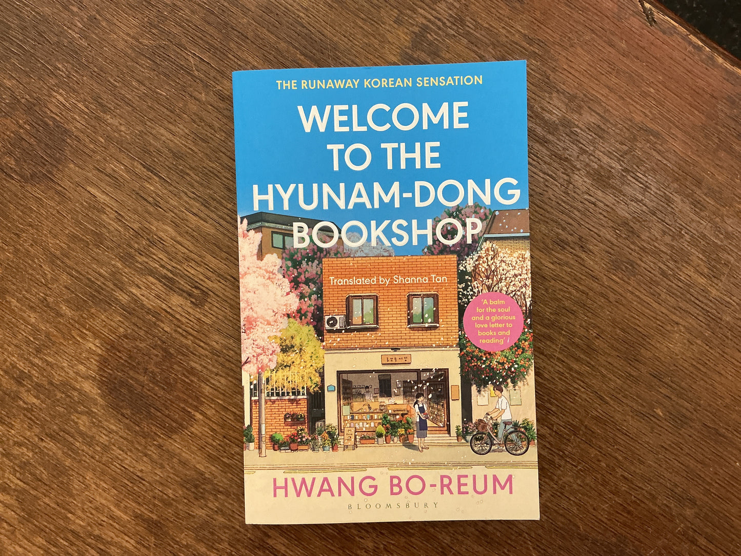 Welcome to the Hyunam-dong Bookshop : The heart-warming Korean sensation by Hwang Bo-reum