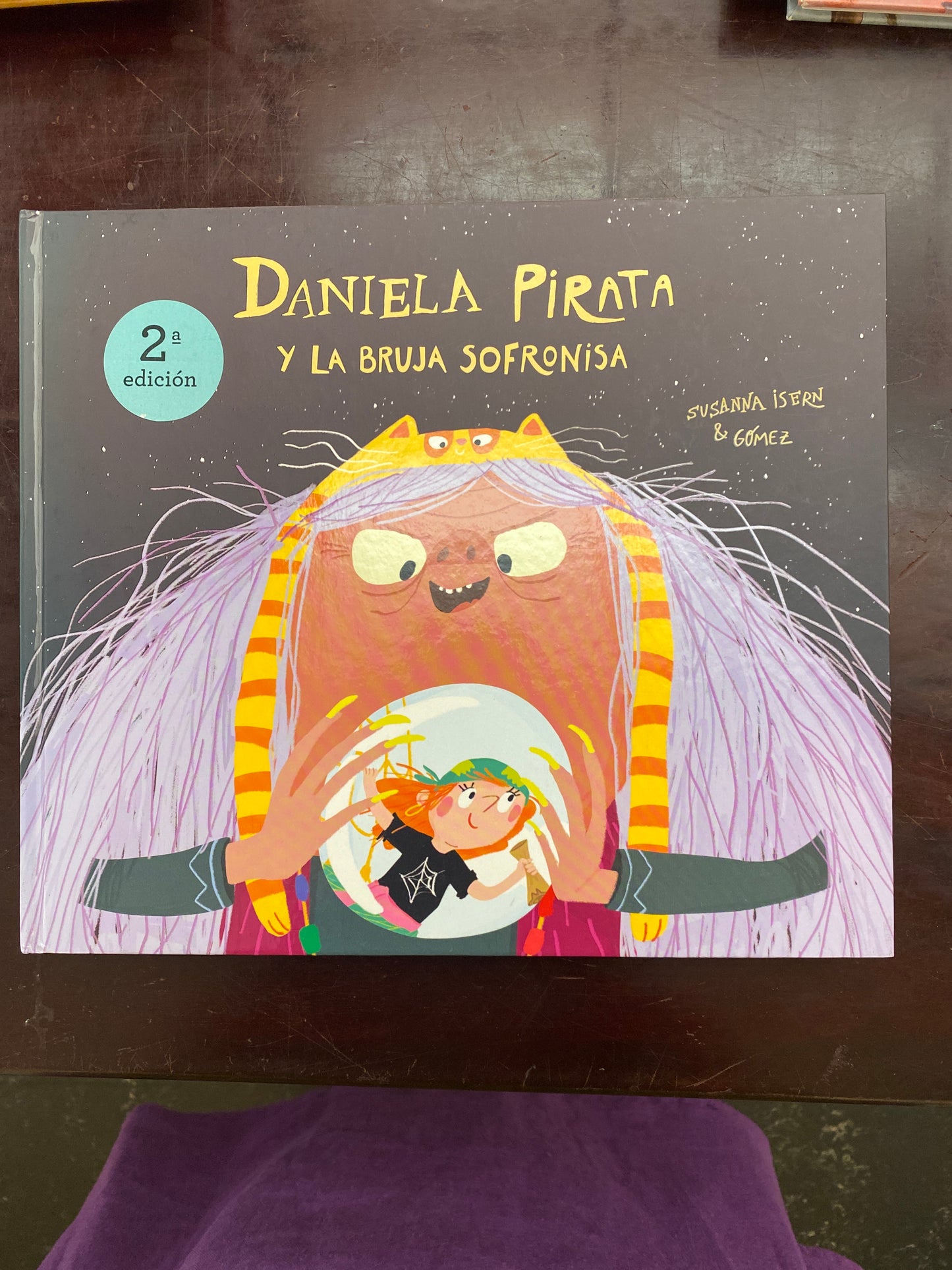Daniela pirata y la bruja Sofronisa