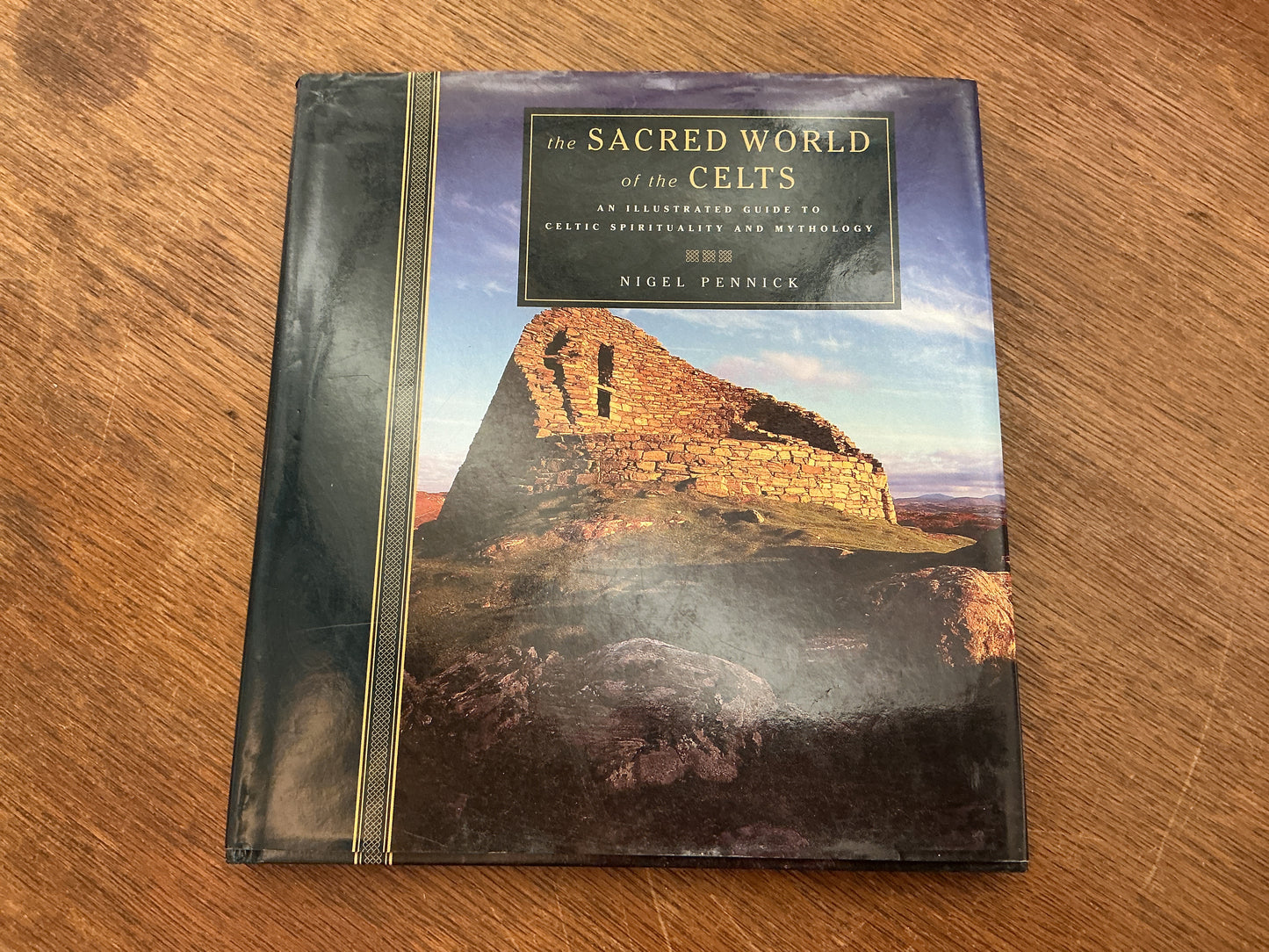 The sacred world of the Celts: An illustrated guide to Celtic spirituality and mythology