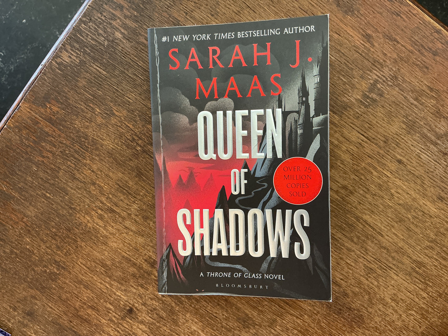 Queen of Shadows #4 (Throne of Glass) by Sarah J. Mass