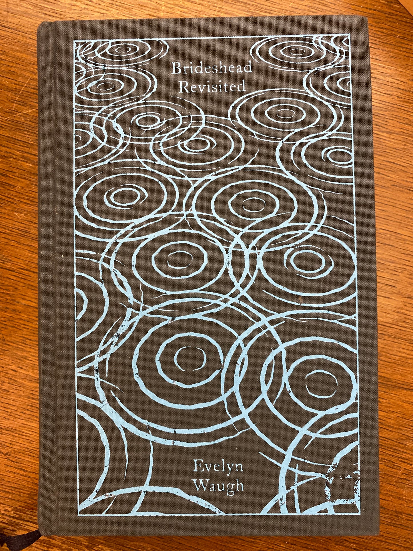 Brideshead Revisited: The Sacred and Profane Memories of Captain Charles Ryder (Penguin Clothbound Classics)