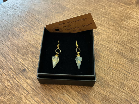 Mini D4 earrings "Narcissus' Pond"