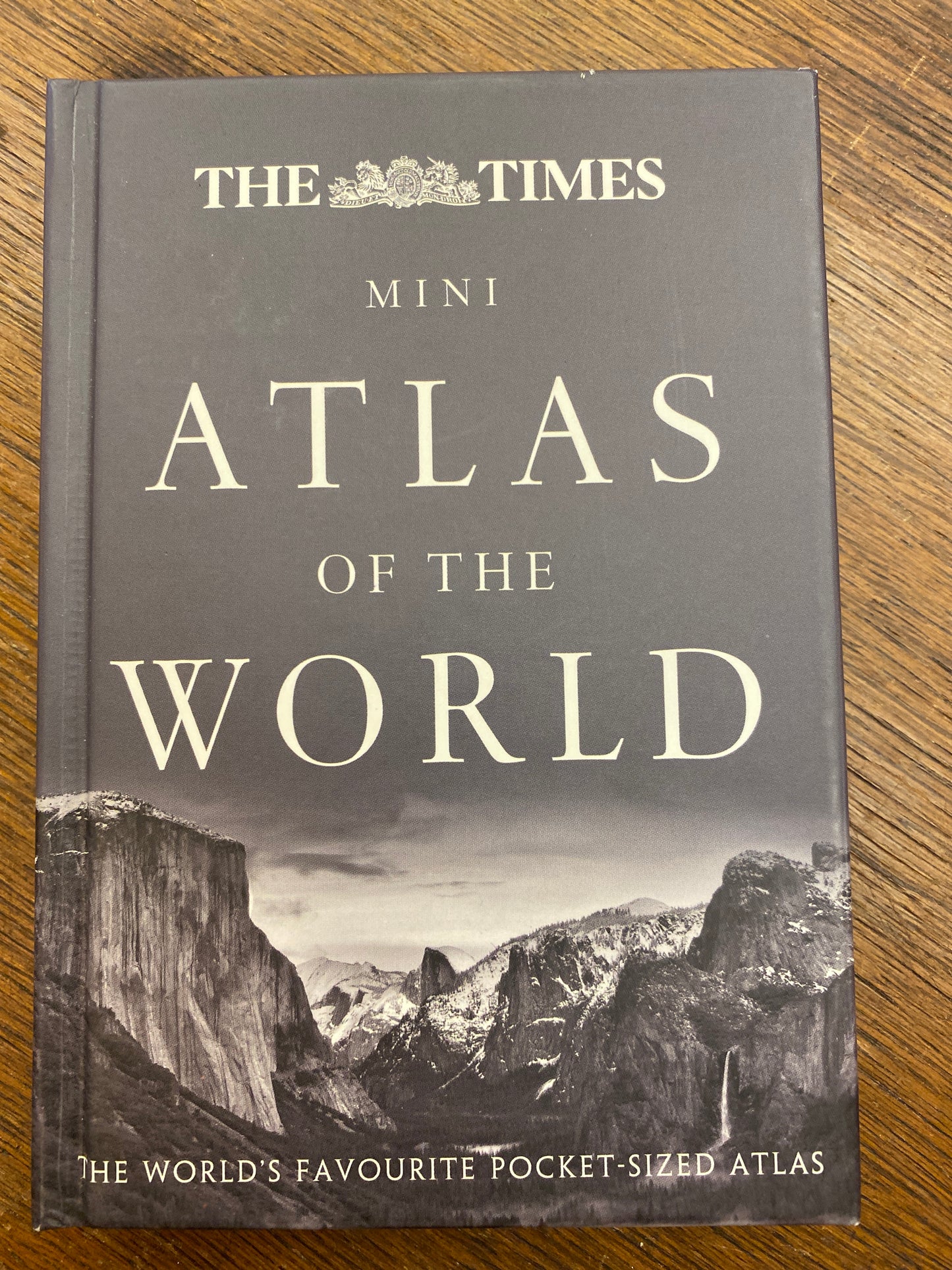 The Times Mini Atlas of the World: The Ultimate Pocket Sized World Atlas (The Times Atlases)