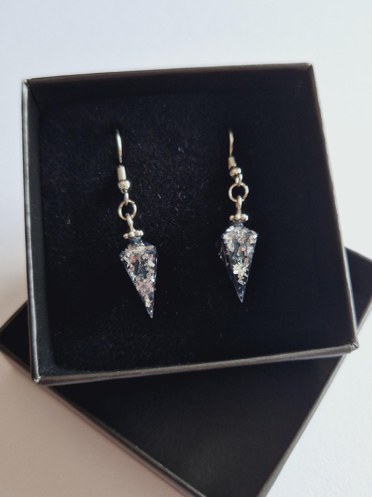 Mini D4 silver and black earrings