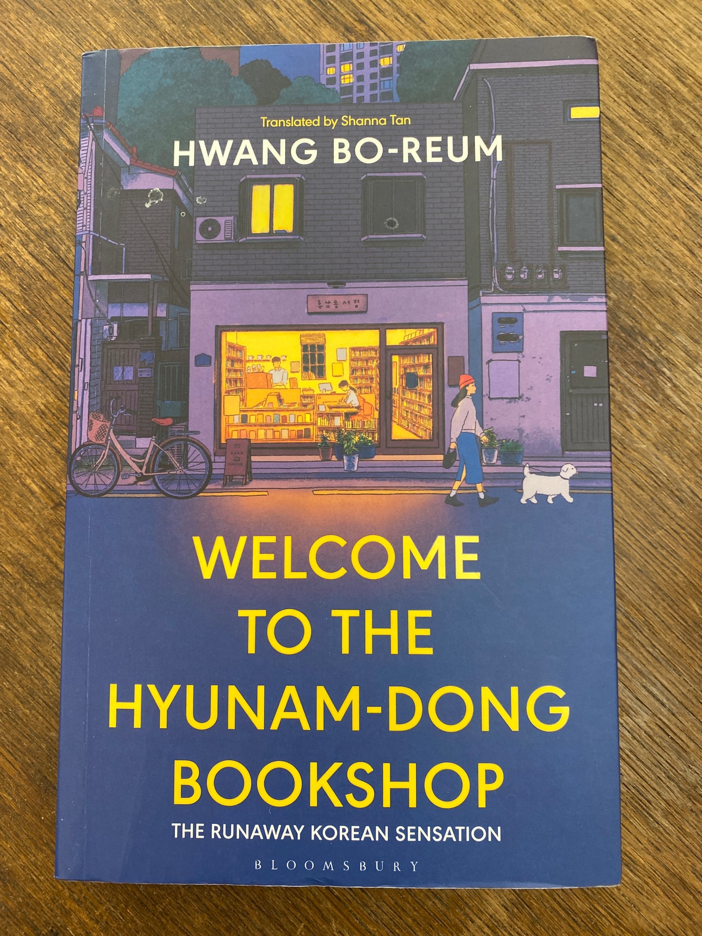 Welcome to the Hyunam-dong Bookshop : The heart-warming Korean sensation by Hwang Bo-reum
