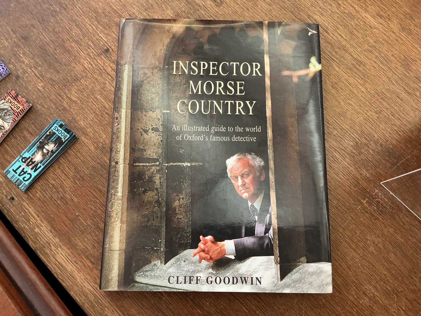 Inspector Morse Country: An Illustrated Guide to the World of Oxford's Famous Detective