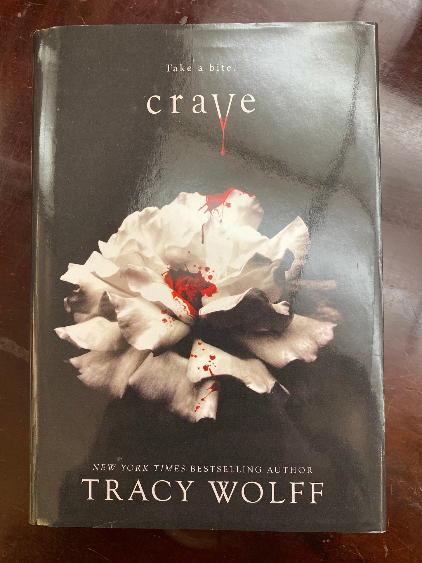 Crave (Crave, 1) by Tracy Wolff