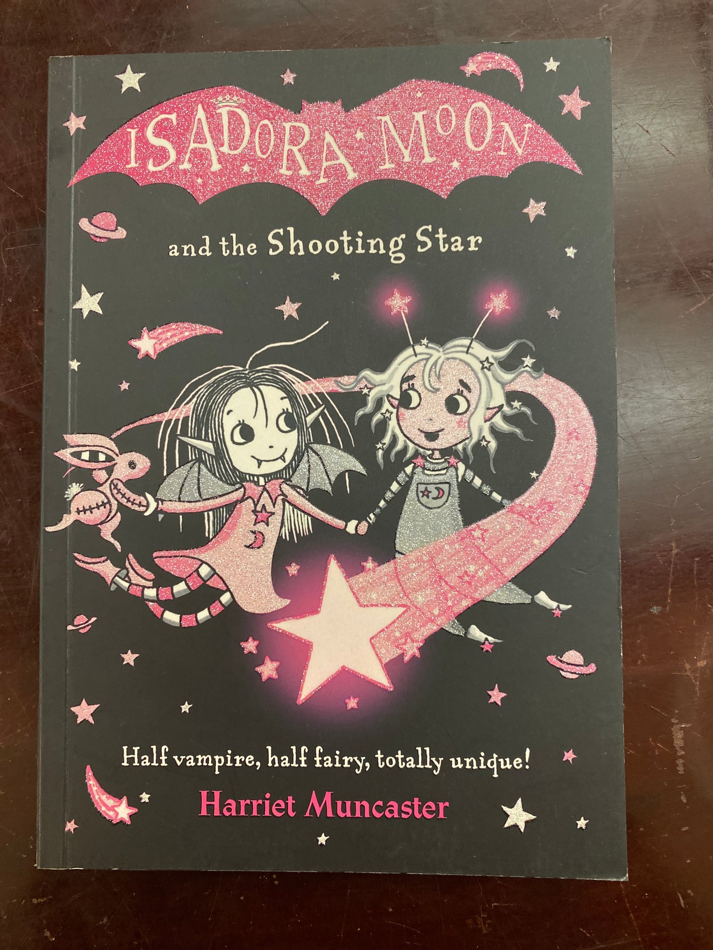 Isadora Moon And The Shooting Star by Harriet Muncaster