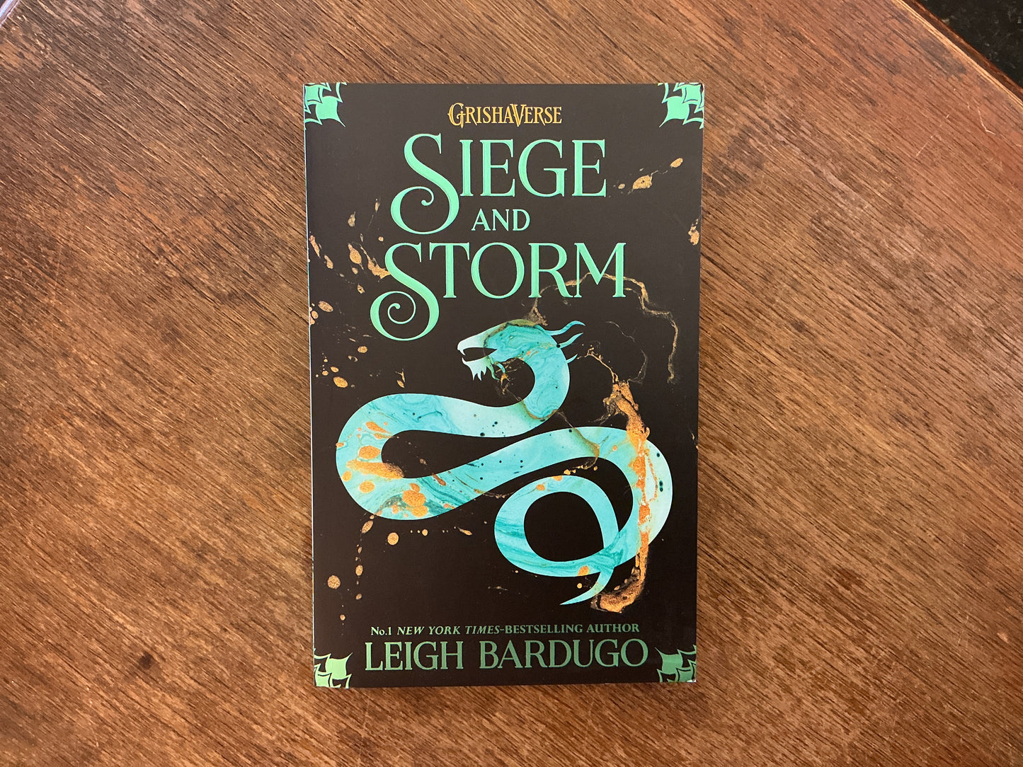 Siege & Storm #2 (Shadow ans bone) by Leigh Bardugo