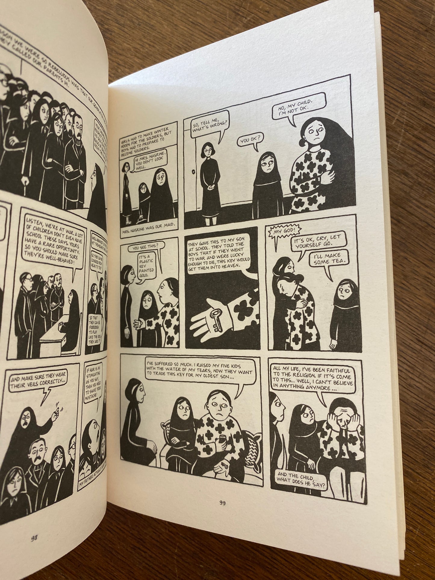 Persepolis by Marjane by Satrapi