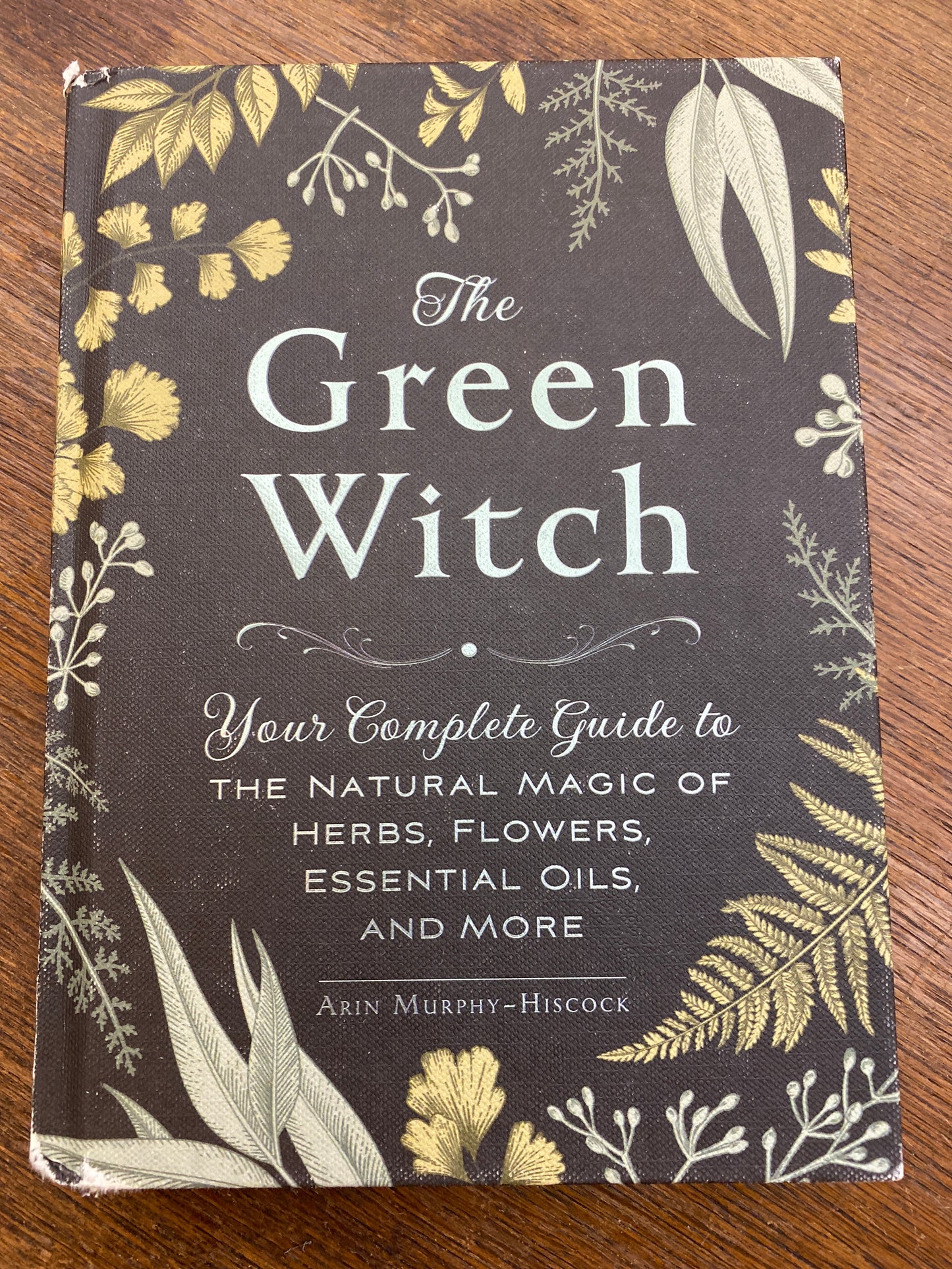 The Green Witch: Your Complete Guide to the Natural Magic of Herbs, Flowers, Essential Oils, and More (Green Witch Witchcraft Series)