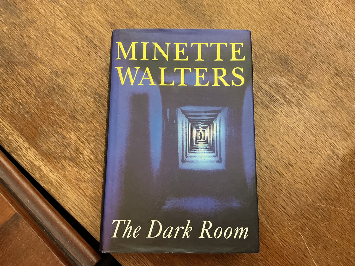 The dark room by Minette WALTERS