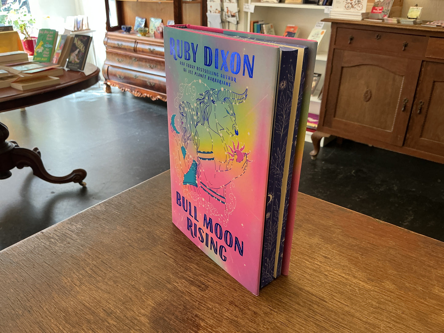 Bull Moon Rising (Royal Artifactual Guild) by Ruby Dixon