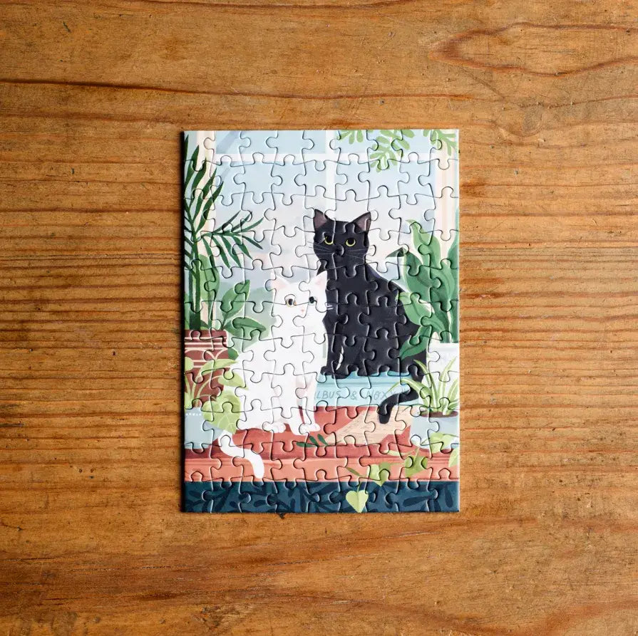 Black and White cAT mini puzzle - 99 pieces